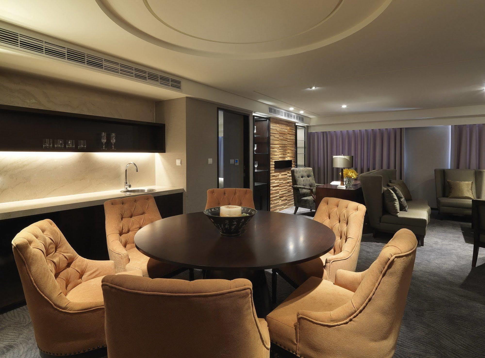 Tao Garden Hotel Таоуан Екстериор снимка