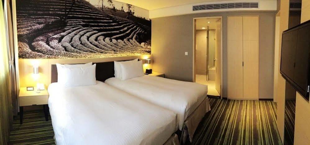 Tao Garden Hotel Таоуан Екстериор снимка